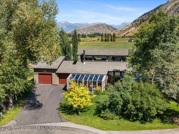 1265 W Bull Rake Dr, Jackson, WY 83001