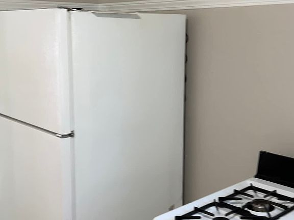 5th image of 231 Pleasant St APT 4