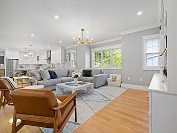 1st image of 171 Phipps St #1