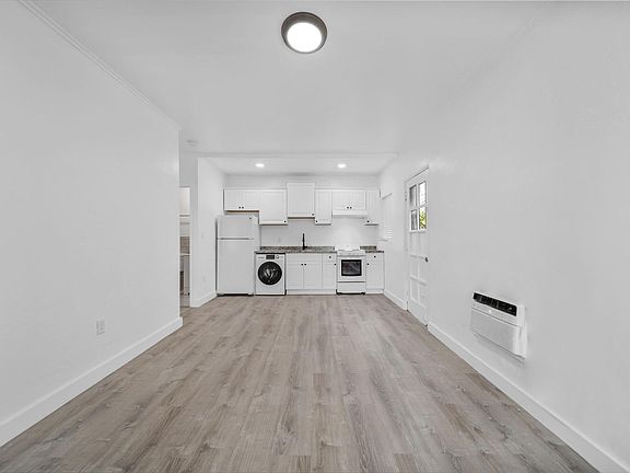 3rd image of 7926 Abbott Ave