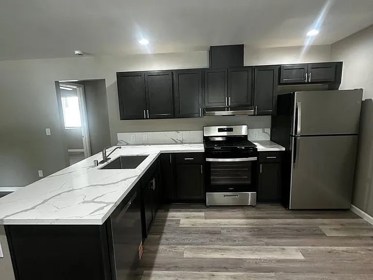 2110 Iroquois Ave — Photo 5