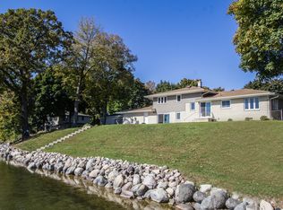 2201 S Browns Lake Dr, Burlington, WI 53105