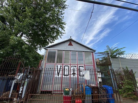 2nd image of 151 Van Dyke St