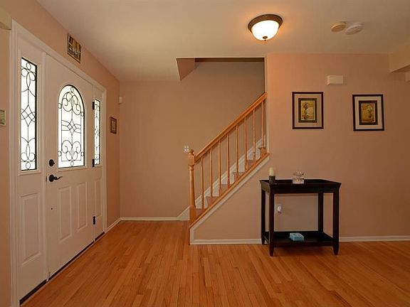 3rd image of 152 Pin Oak Ct