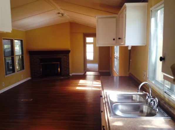 424 Dreamland Dr, Canyon Lake, TX 78133