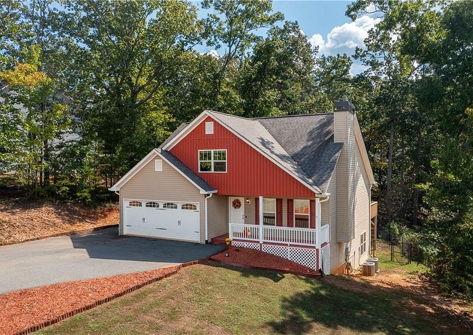 1st image of 203 Brookwoods Ln