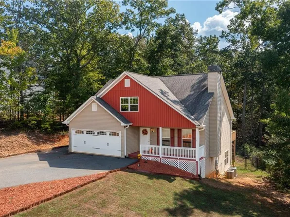 203 Brookwoods Ln, Dahlonega, GA 30533