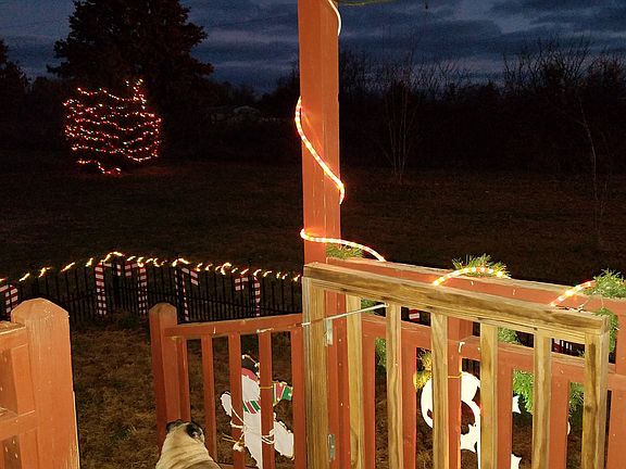 Perfect porch for decorating