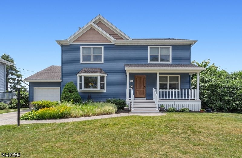 1st image of 512 Lyster Ave
