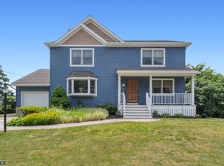 512 Lyster Ave, Saddle Brook, NJ 07663