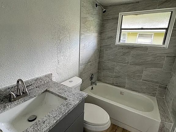 5th image of 400 11th St W #412-C