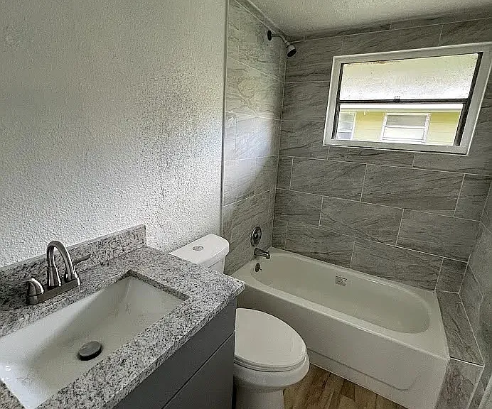 400 11th St W #412-C — Photo 5