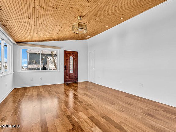5th image of 23 Bayview Drive