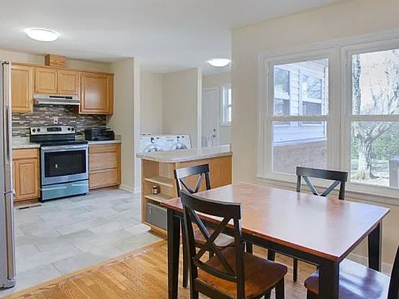 3rd image of 609 Jordan Ln NW