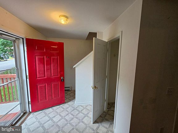 5th image of 102 Nichols Ave