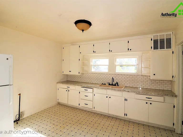 1141 Magnolia Ave — Photo 14