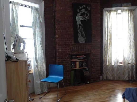 3rd image of 1838 A C Powell Blvd APT 5