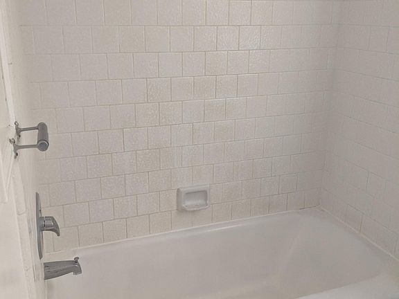 5th image of 34 Granada Ave APT 1