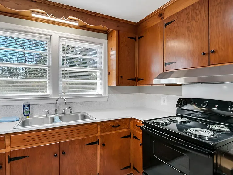 1813 Fairlawn Cir — Photo 11
