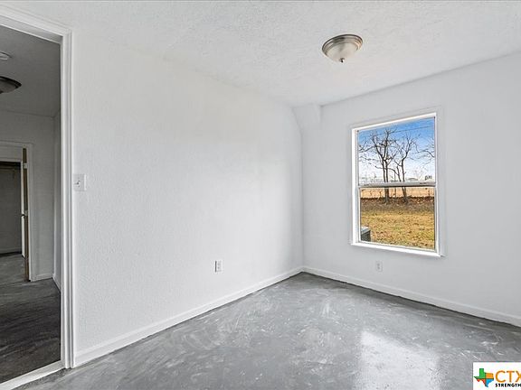4th image of 1105 Williamson Dr