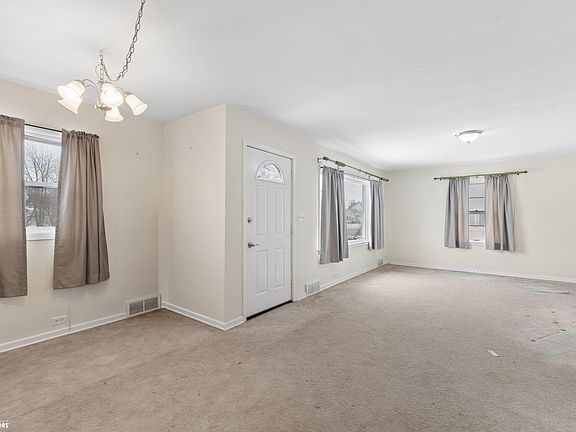 4th image of 612 Central Ave E