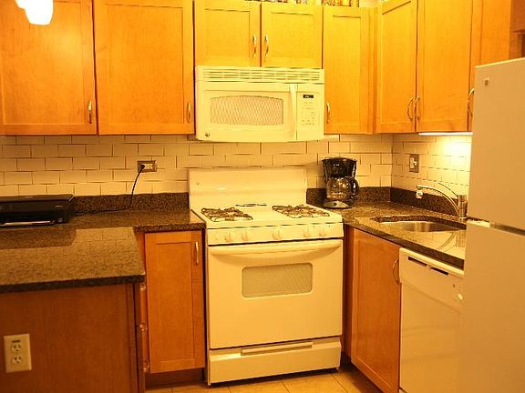 2nd image of 915 E 54th St APT 105