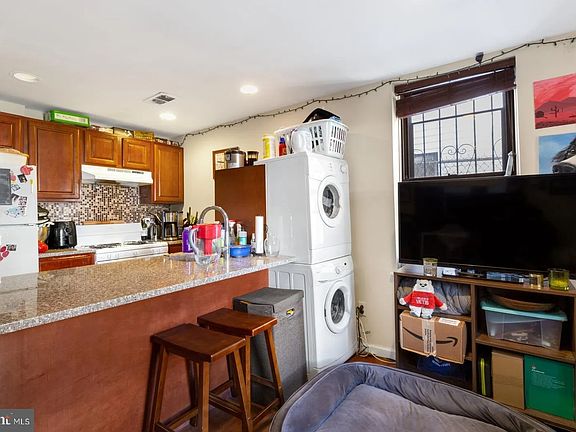 3rd image of 2105 Christian St