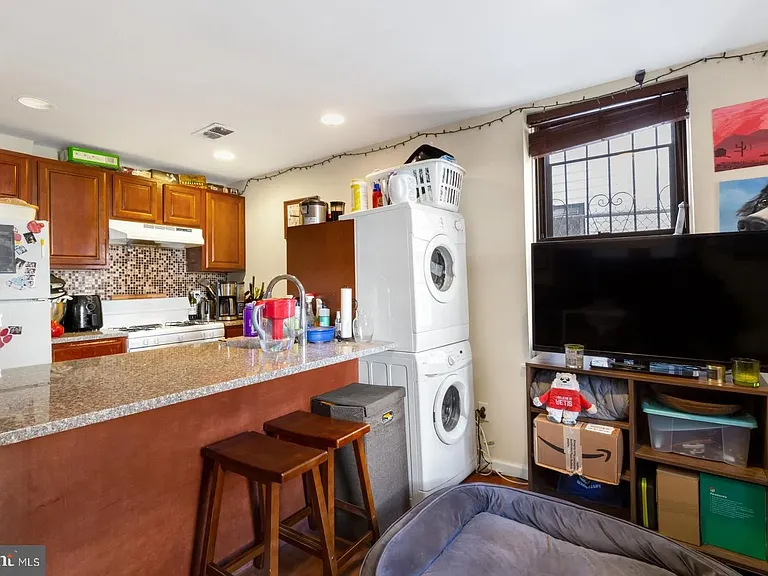 2105 Christian St — Photo 17