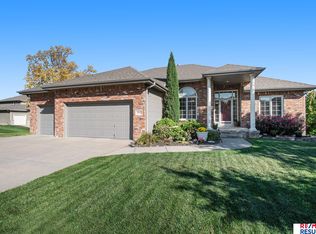 19742 Jacobs St, Omaha, NE 68135