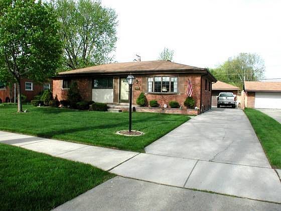 1st image of 5548 W Brookside Dr