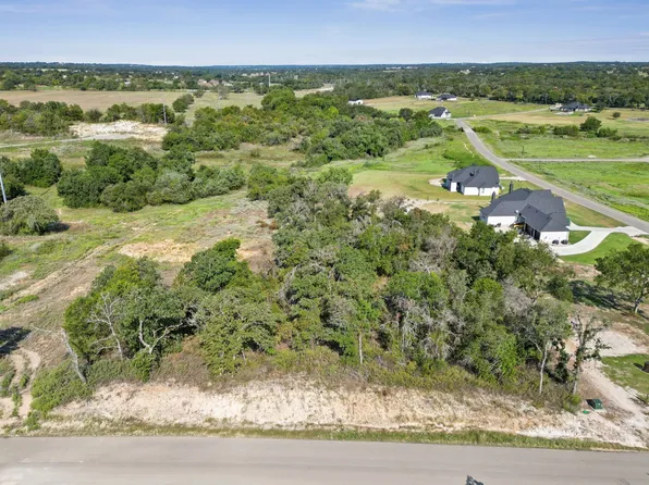 1046 Glenoaks Dr, Weatherford, TX 76088