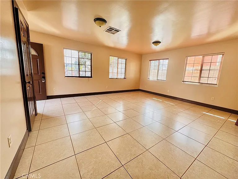 5425 Buchanan St — Photo 9