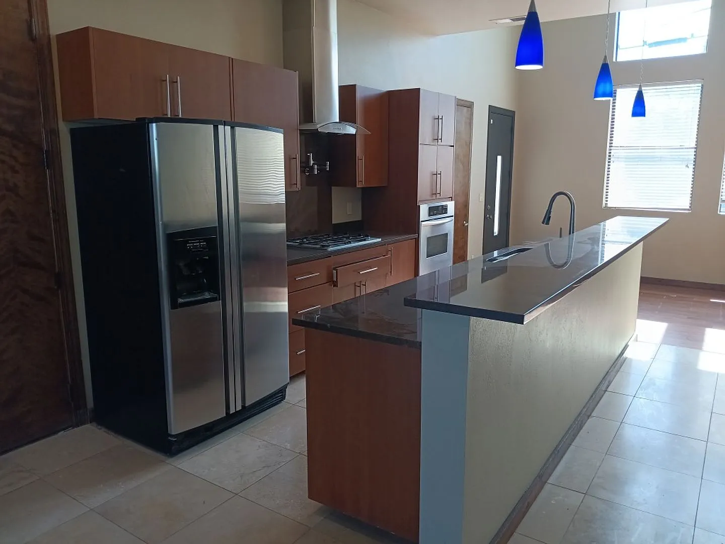 915 Edith Blvd NE — Photo 4