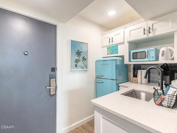 4th image of 313 S Atlantic Ave #631