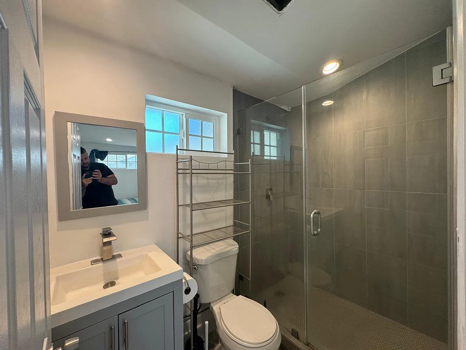 Studio, 400 sqft, $2,200 — Photo 2