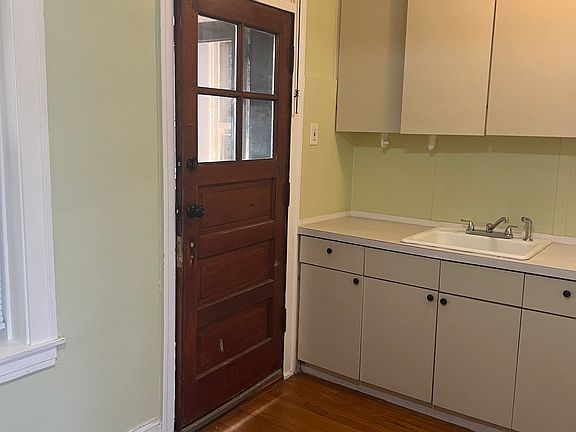 5th image of 2900-04 N Laramie Avenue W George St #2