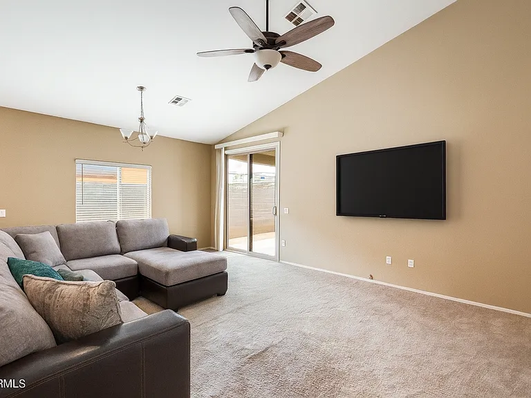 1979 N Vista Ln — Photo 6