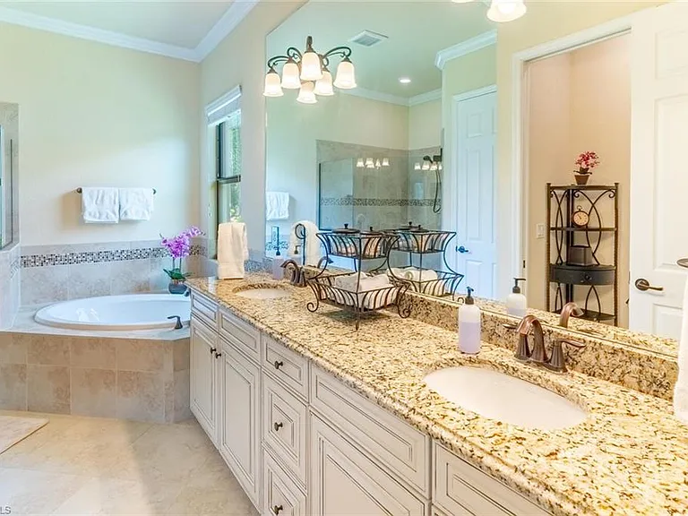 9372 Vercelli Ct — Photo 22