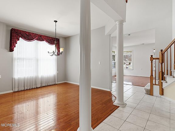 5th image of 99 Barberry Drive