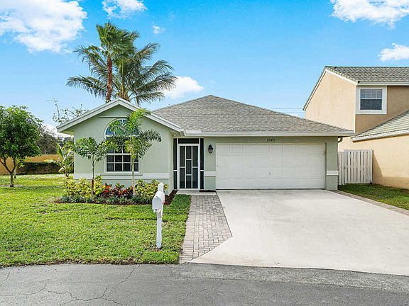 2nd image of 1049 Fairfax Cir W