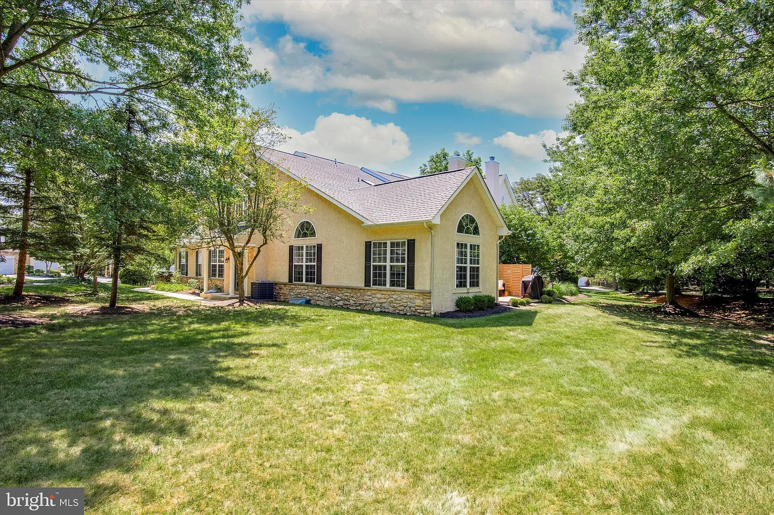 387 Hobson Pl photo 1