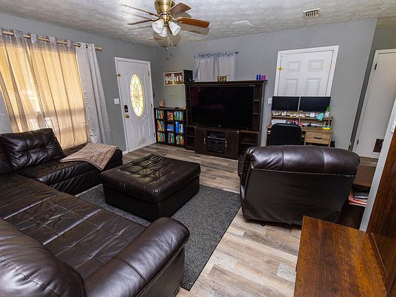 5th image of 442 Hayton Ave