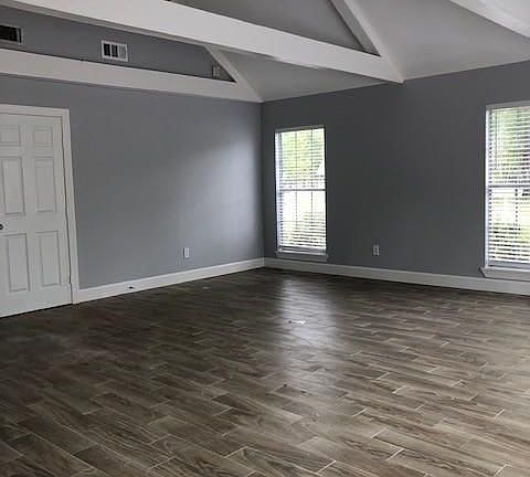 2nd image of 106 Kirby Cir