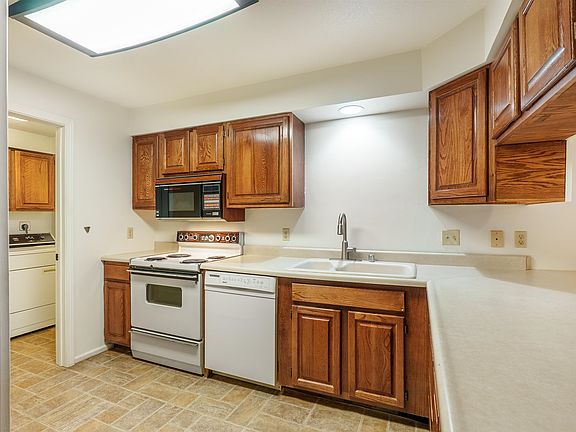 4th image of 4376 Dartmouth Dr APT 16