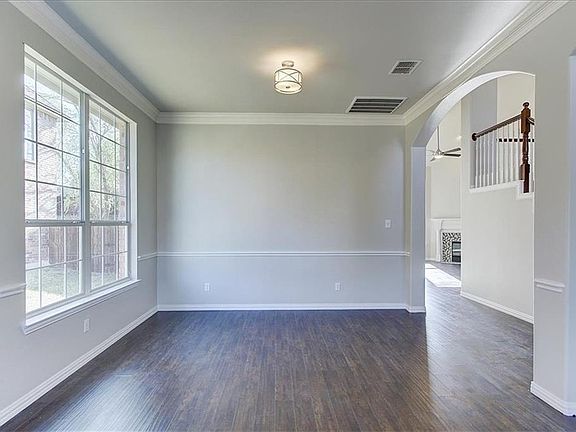 4th image of 1105 Pecan Valley Dr