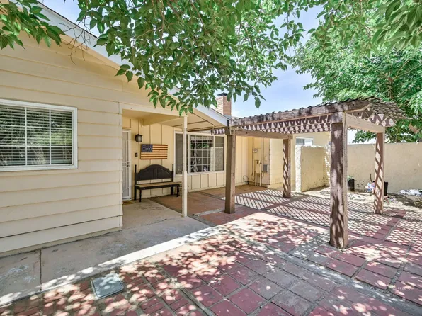 1407 N Indian Wells St, Ridgecrest, CA 93555