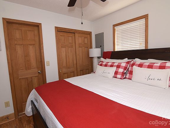 5th image of 91 Summer Place Dr
