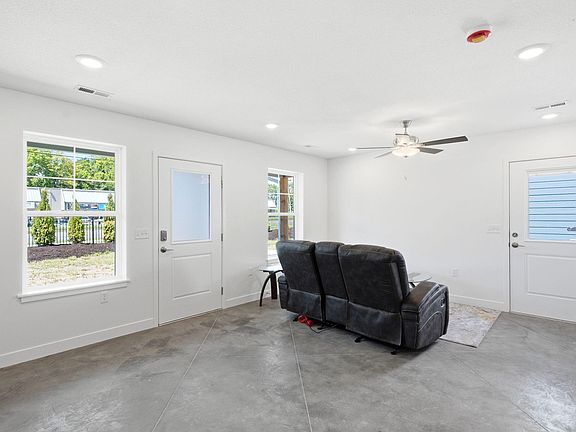 4th image of 600 N Providence Rd #100