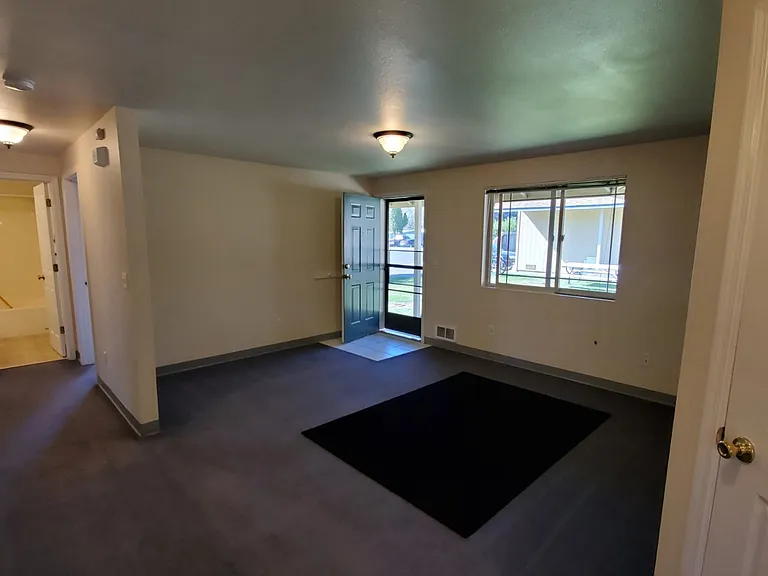 2113 N Yellowstone St #B — Photo 4