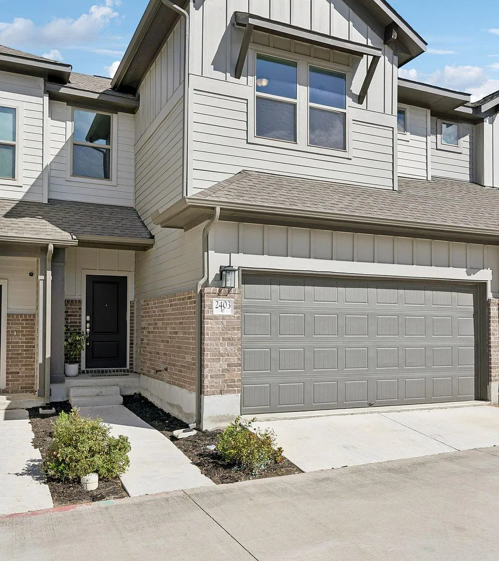 3 bed, 2.5 bath, 1636 sqft, $2,195 — Photo 2
